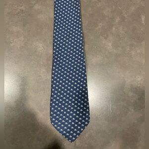 100% Silk Hand Made Vineyard Vines Tie